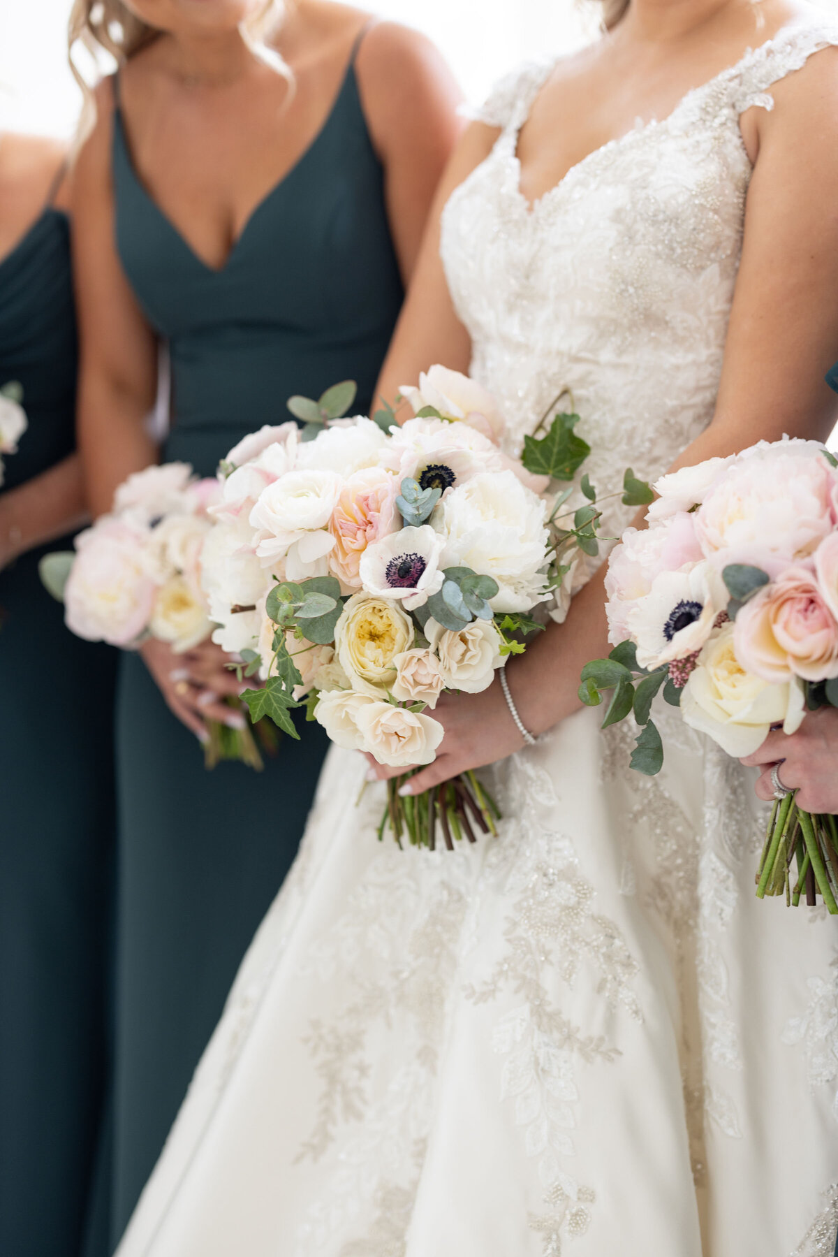 wedding-bouquet-bridal-bouquet-blush-and-cream-wedding-ct-enza-events