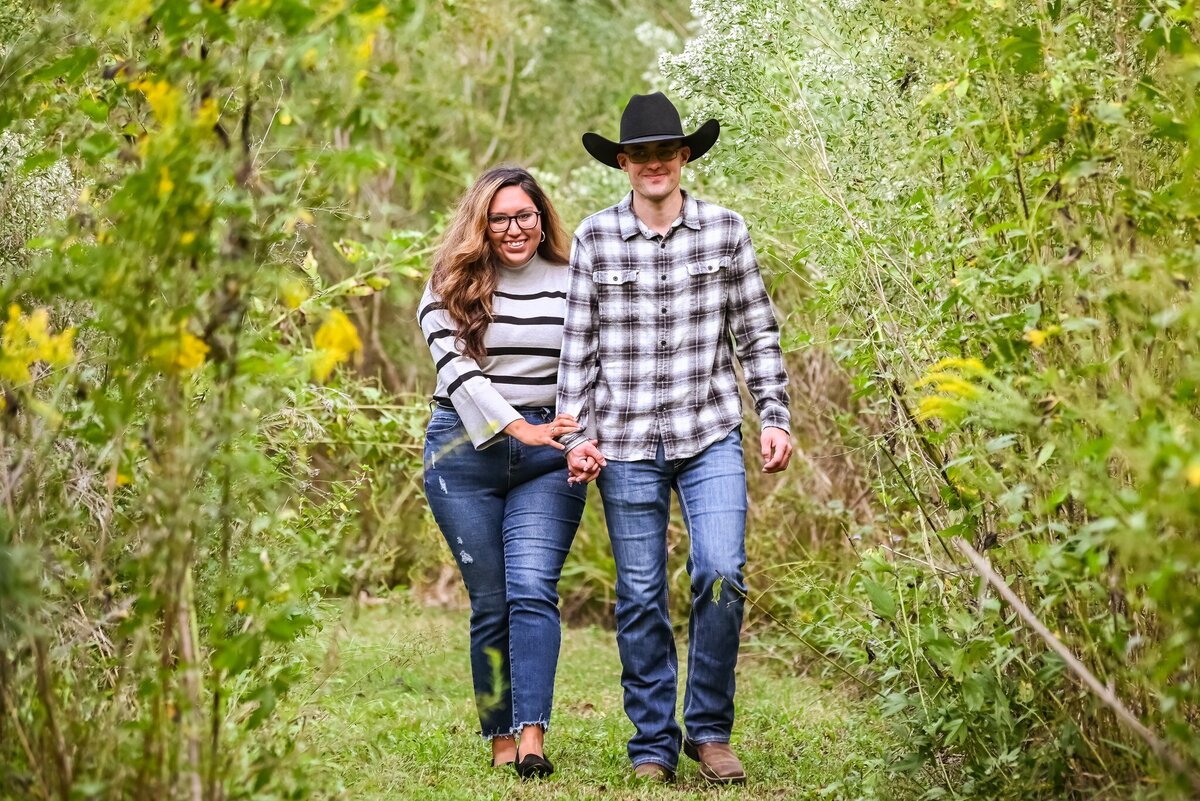 couples engagement photographer in santa fe texas