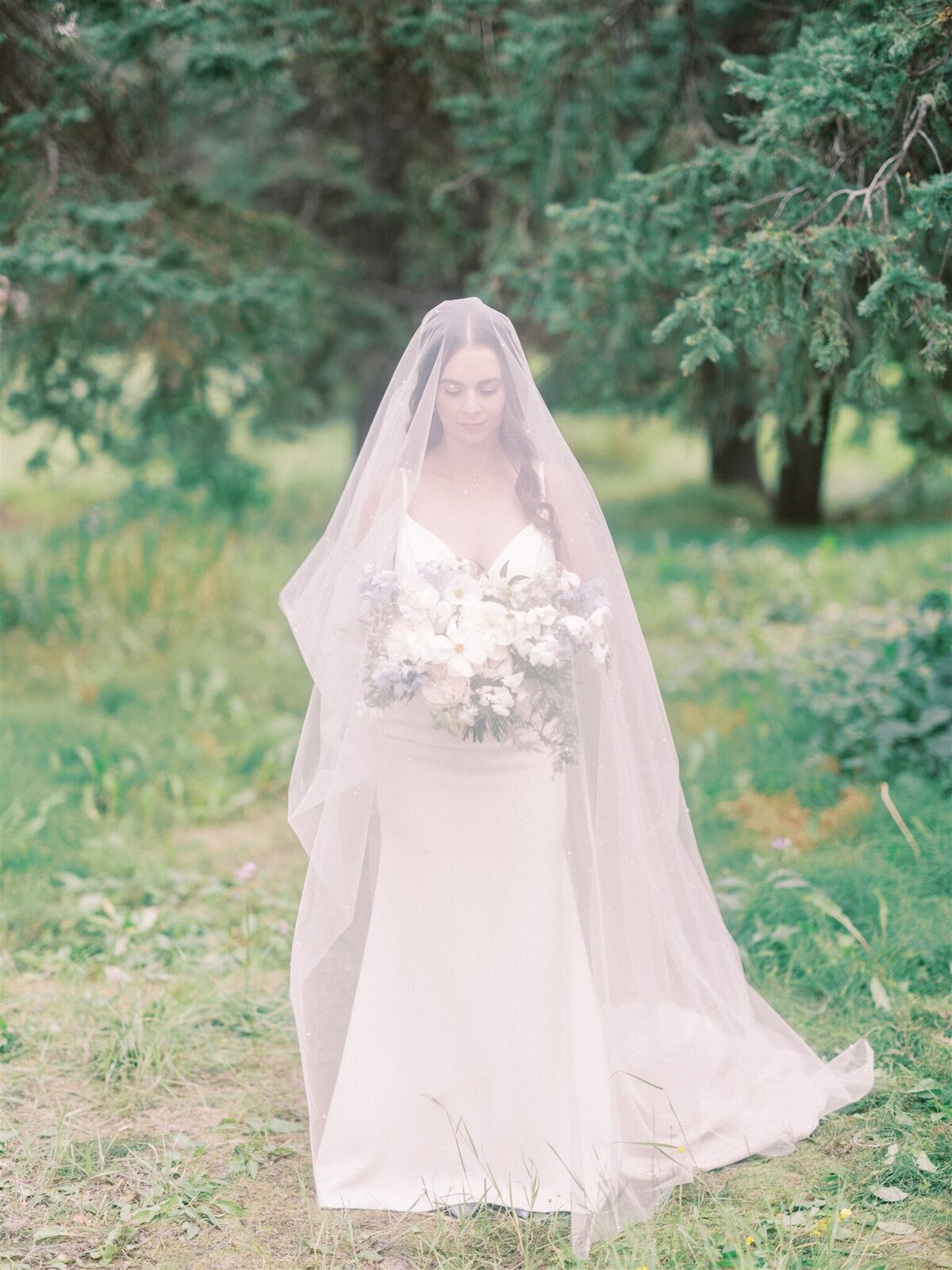 calgary-wedding-photographers-nicole-sarah-fairmont-chateau-lake-louise-AC-382_websize
