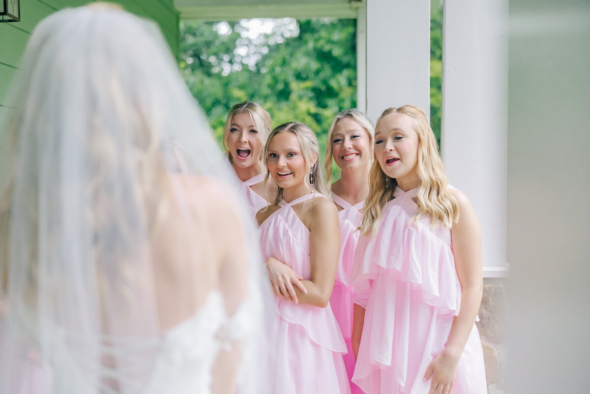 Sneak Peeks Creekside at Colliers End May Wedding | Lauren Elliott Photography | Emily & Kyle Anderson -51