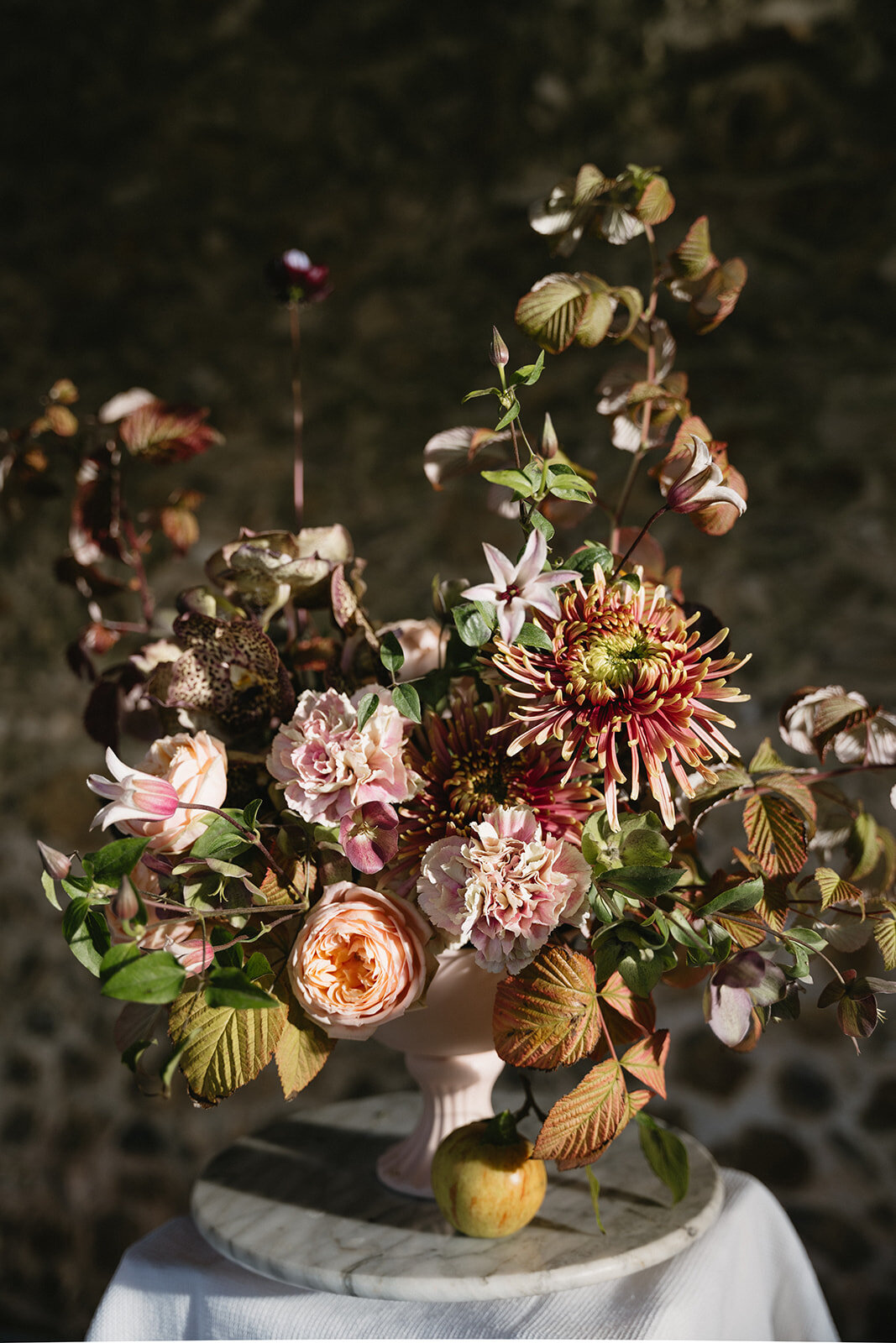Wedding_Château _France_florist_trend _2025_maximalist_flowers_Capucineatelierfloral45