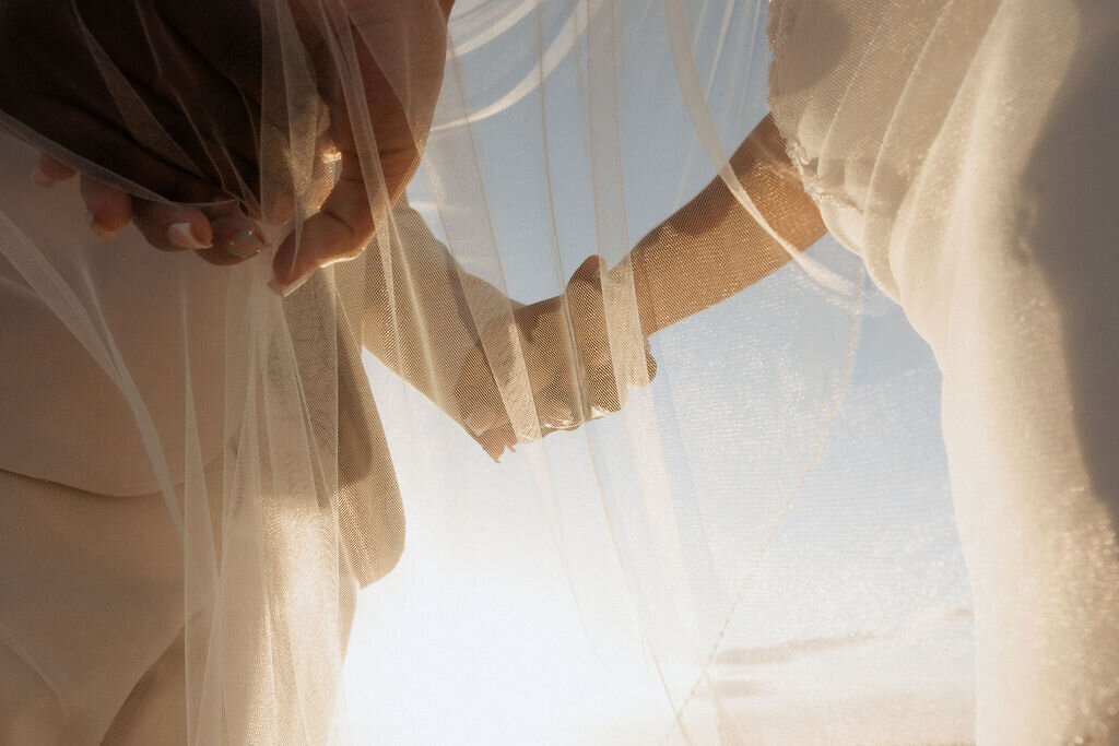 ariel-amir-photo-florida-beach-elopement-pass-a-grille-beach-chantilly-chic-celebrations-11