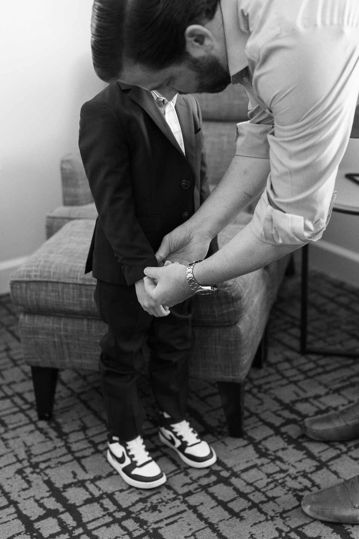 haley-robbie-getting-ready-oliveandoath-131