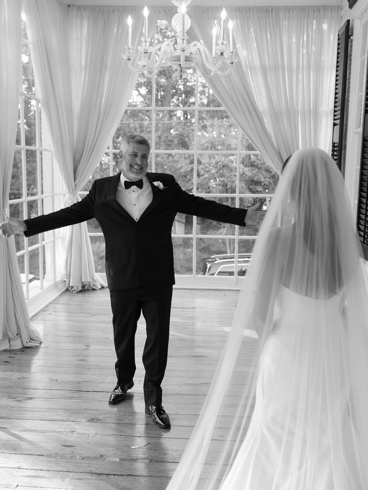 father's first look with the bride