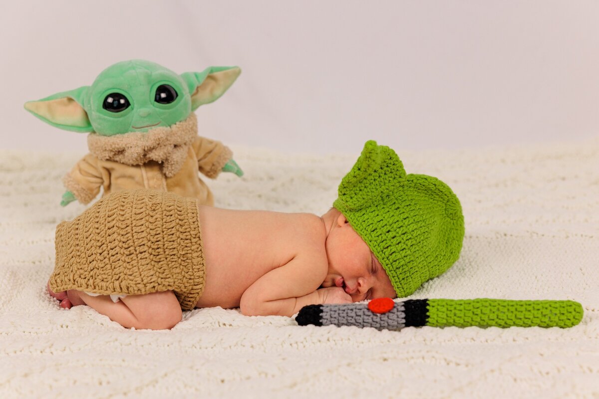 Newborn-Star-Wars-Aronoff-Photography