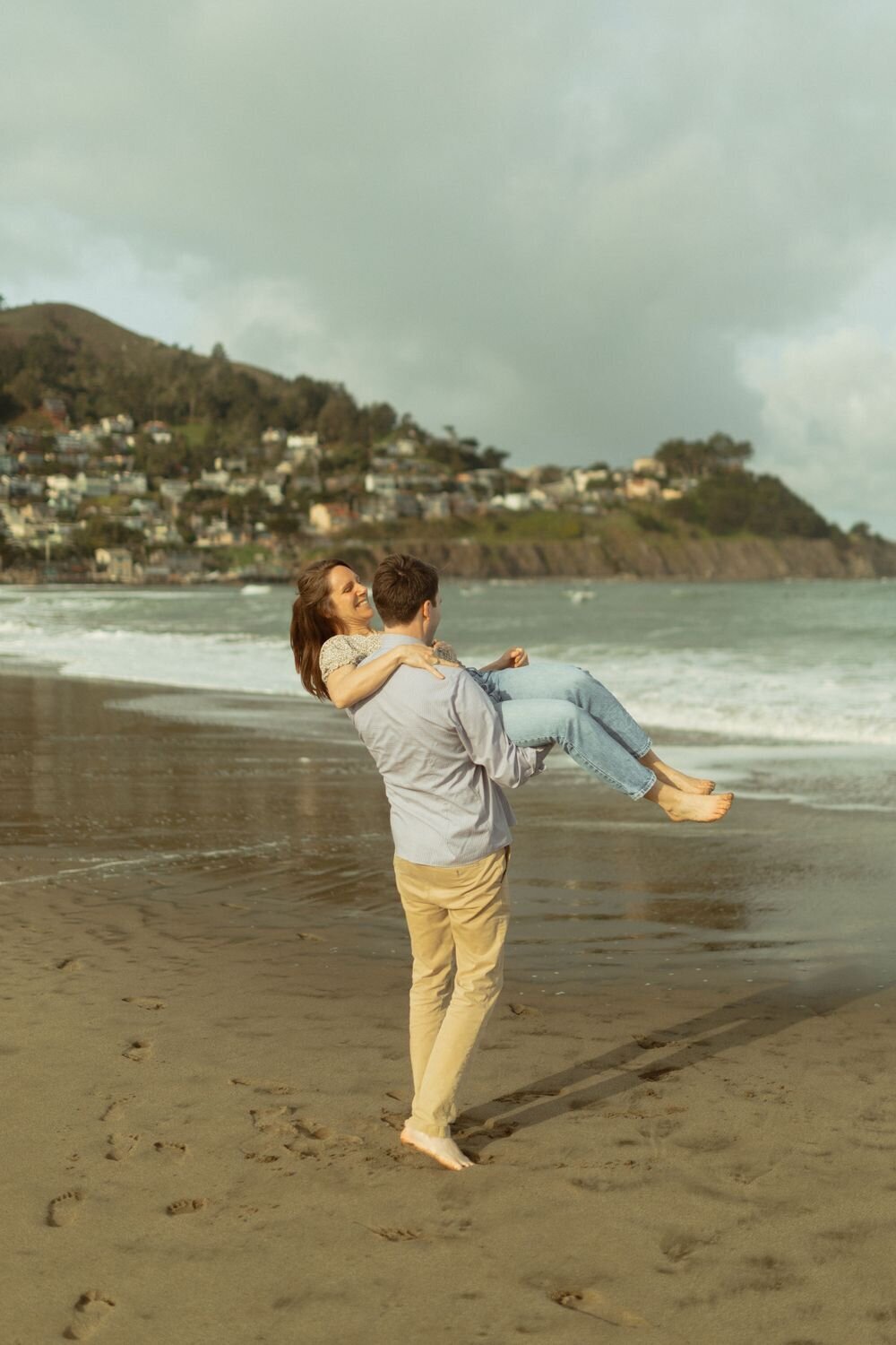 AbbyMitchCoastalCaliforniaCliffsandBeachEngagementSessionKatherineKrakowskiPhotography-251-677916ee-1000