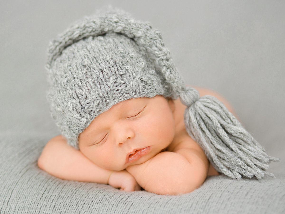 newborns in hats330