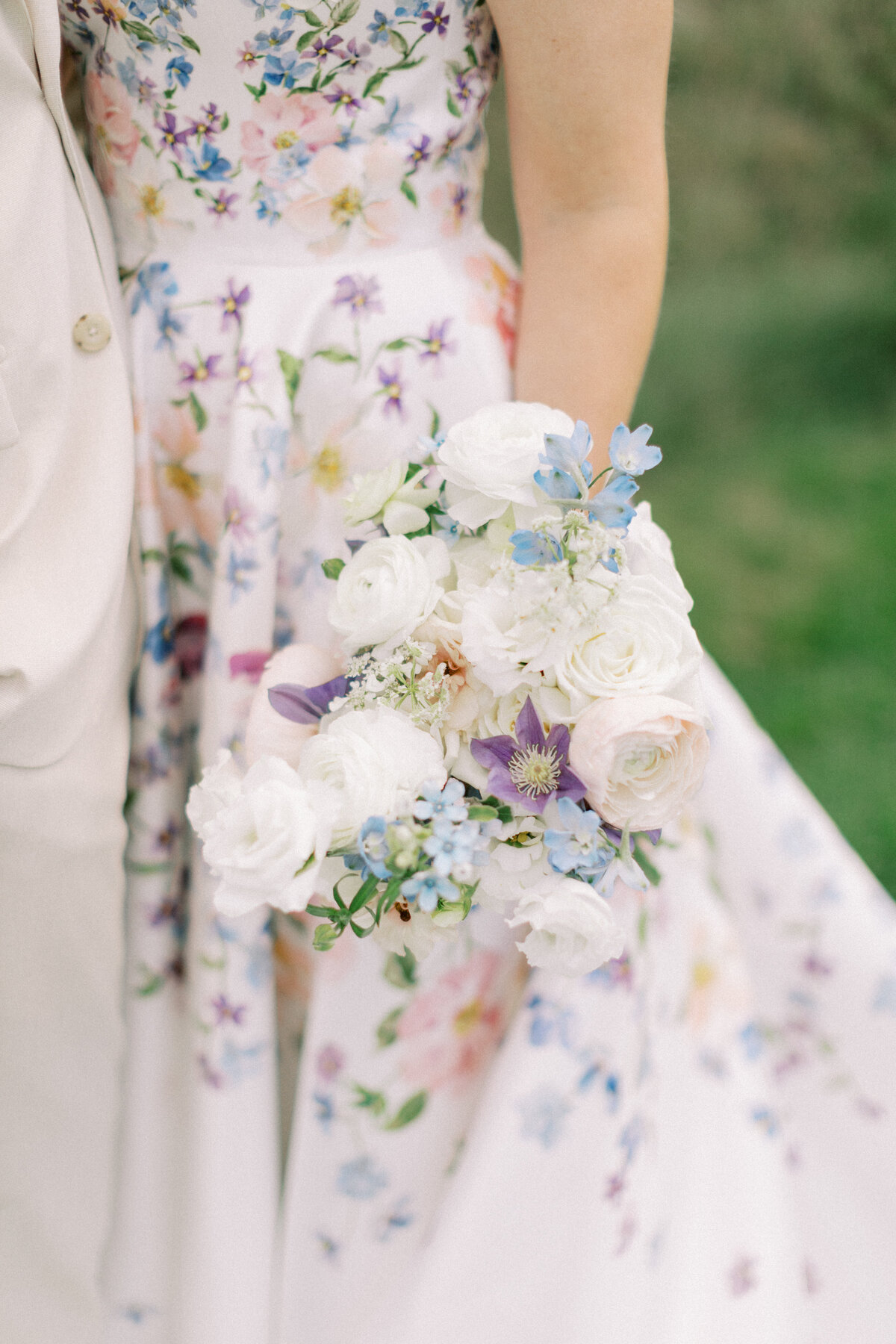 carriage house wedding flowers 12