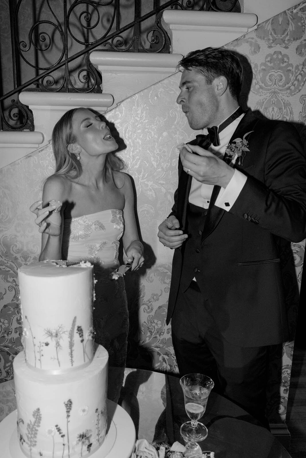Flora_And_Grace_Analog_35mm_Editorial_Wedding_Photographer (1 von 1)-185