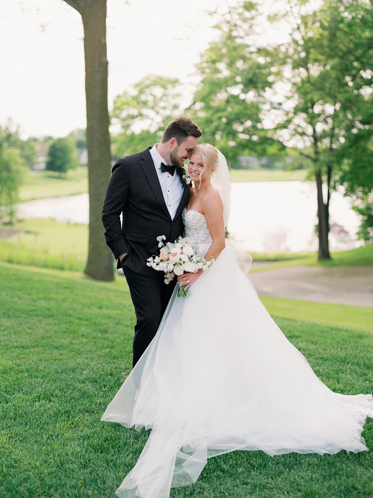 Oak-pointe-country-club-wedding_1277