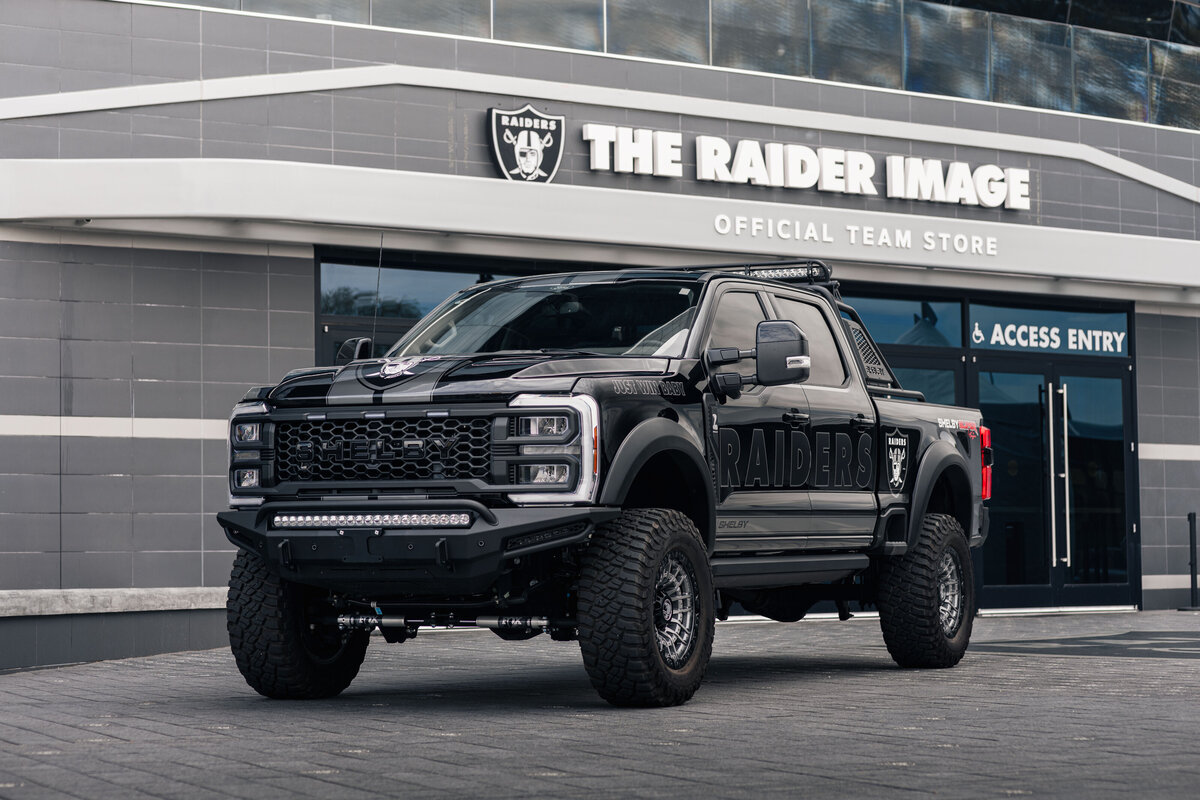 Ford-F-250-Shelby-Super-Baja-(Raiders)-1