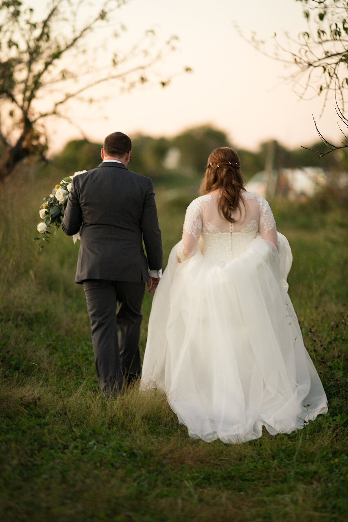 Weston-Red-Barn-Farm-Wedding-Sunset-Photos-KC-Wedding-Photographer-Emily-Lynn-Photography_0070