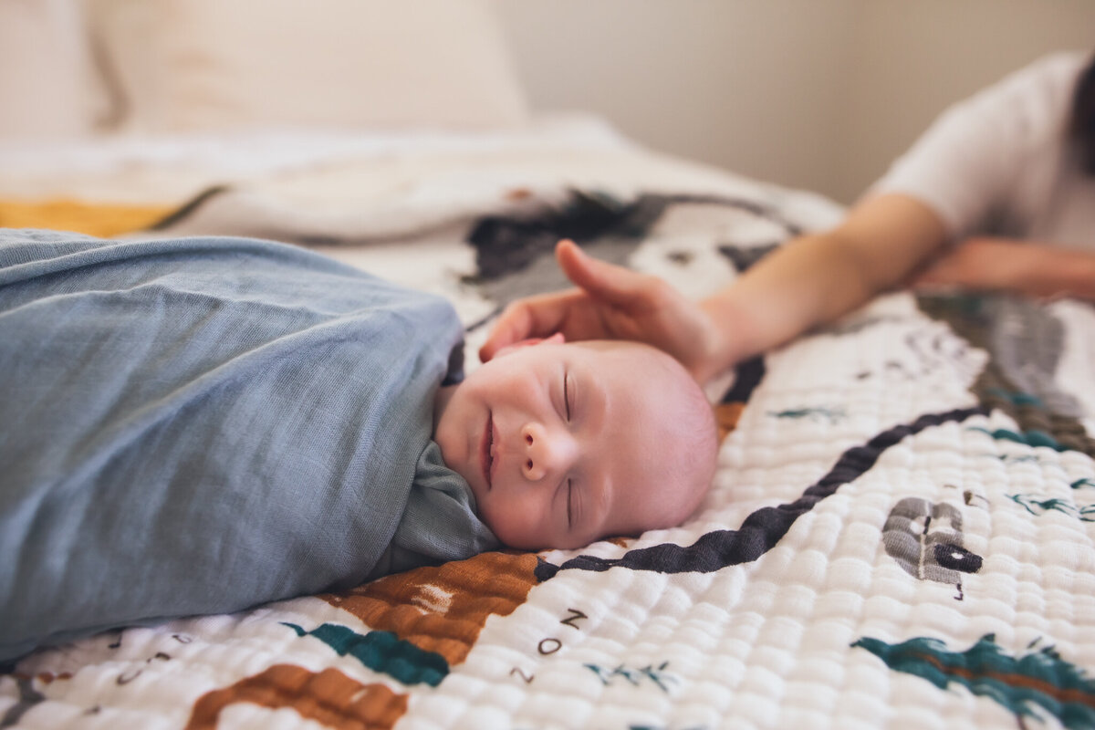 Lindsay-wilson-photography-in-home-newborn-23