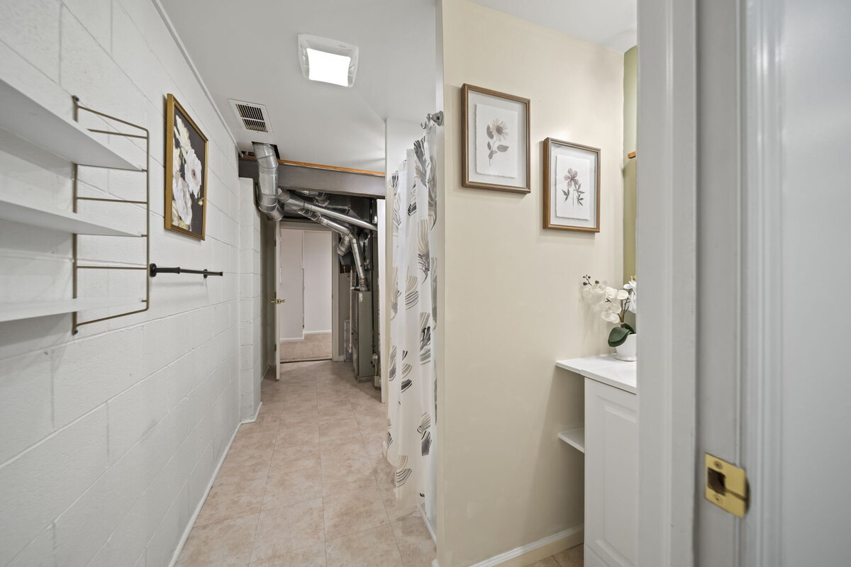 77-web-or-mls-A7404575