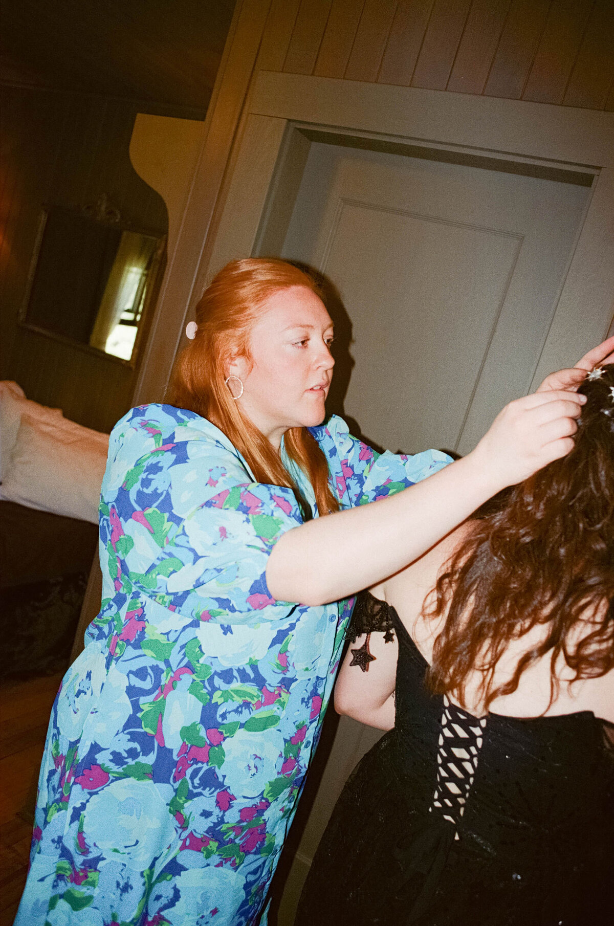 GettingReady_Brenda&JanieElopementPhotos_OregonWeddingPhotographer_KuroCreativeHouse-69