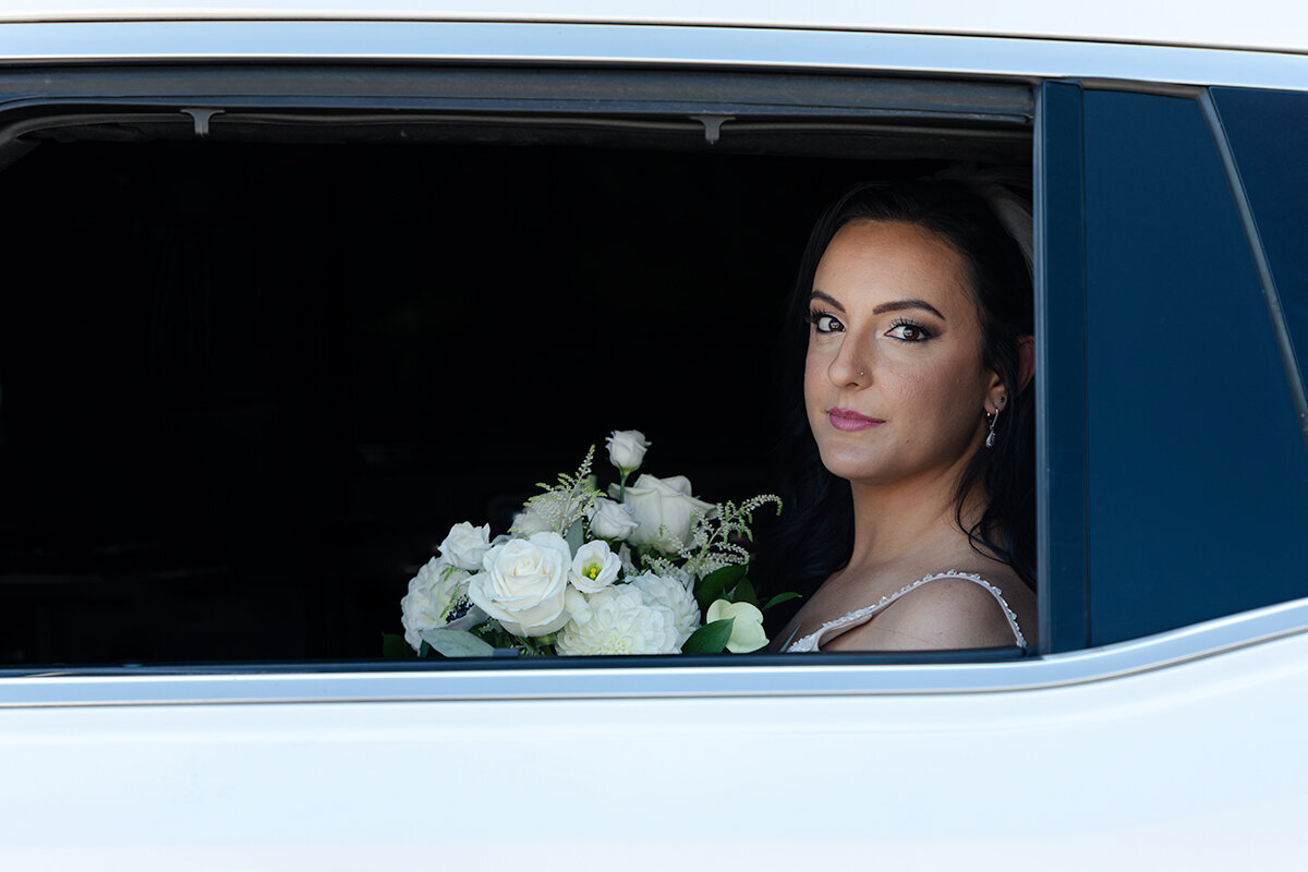 bride_in_limo