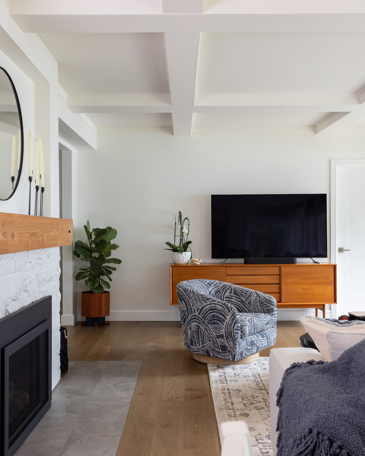 KatCo_Interiors-LakeHouse-LivingRoom-10