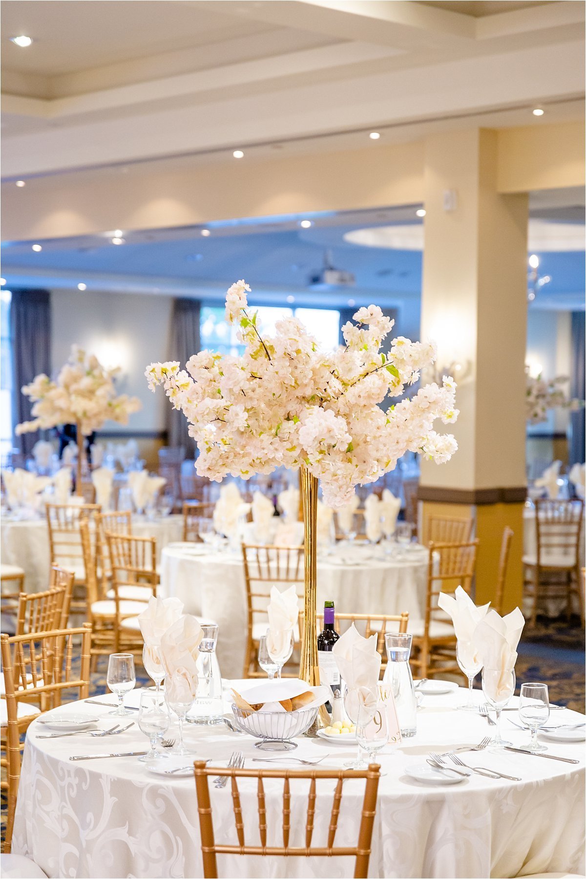 Lionhead Golf and Country Club Wedding Venue in Oakville Ontario by Dylan and Sandra Photography