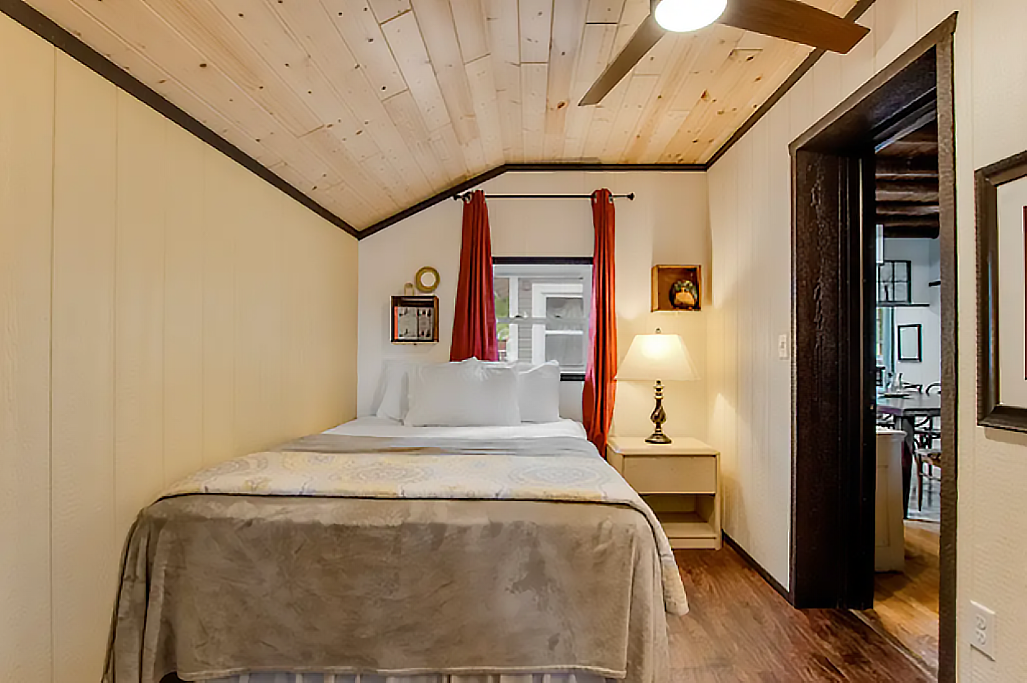 clubhouse-cabin-eagle-river-13