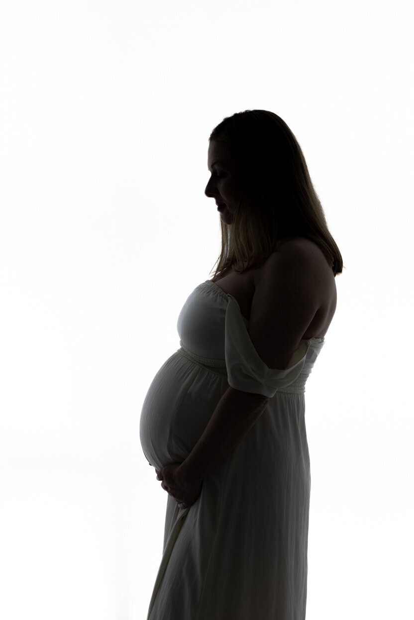 Silhuettfoto av gravid kvinne, fotografert i Bergen