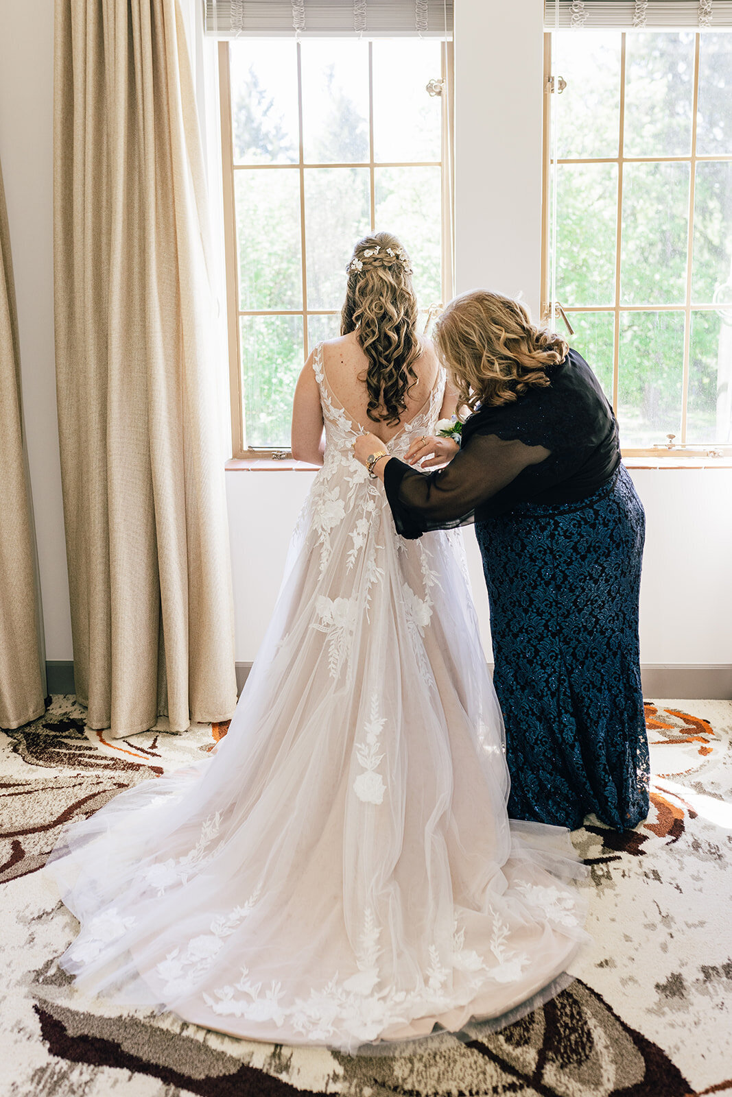 bride getting ready photos at The Lodge at St Edward State Park Hotel