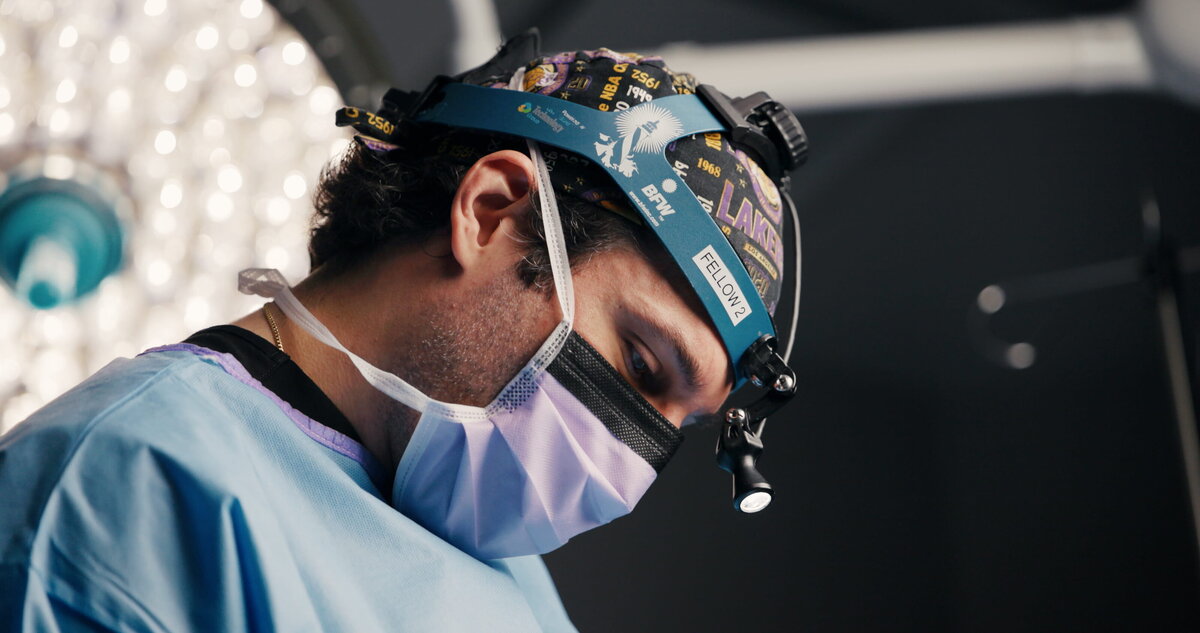 Plastic surgeon in the operating room, photographed by Luma Media