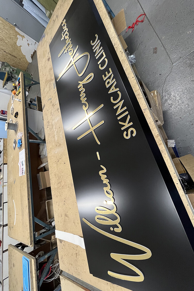ellis-signs-gold-and-black-salon-sign-newcastle-gateshead-north-east