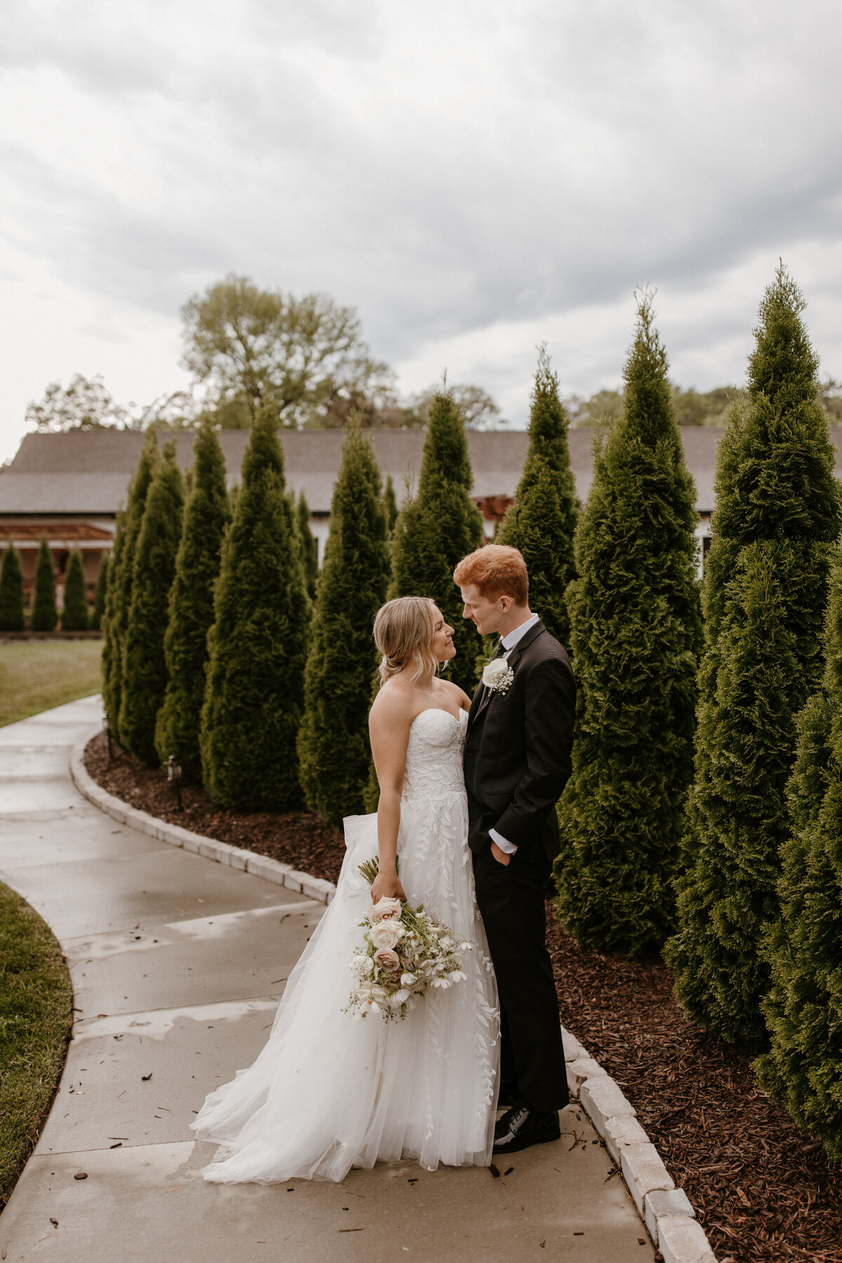 StLouis-Wedding-Photographer-JoyLynnPhotography-KnottingHills-Mary+Austin-Portraits314