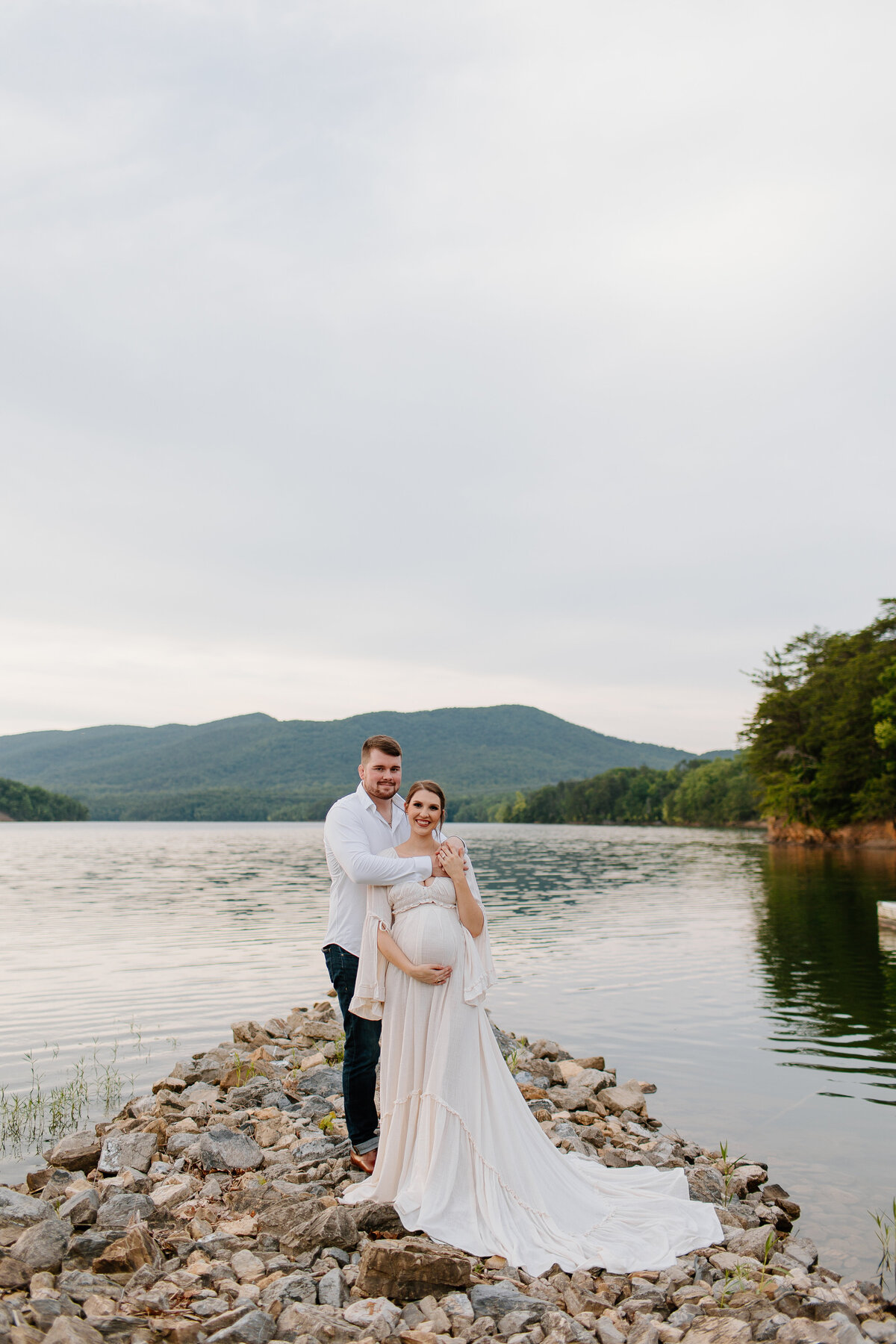 Documentary-Maternity-Session-at-Carvins-Cove-RJ-37