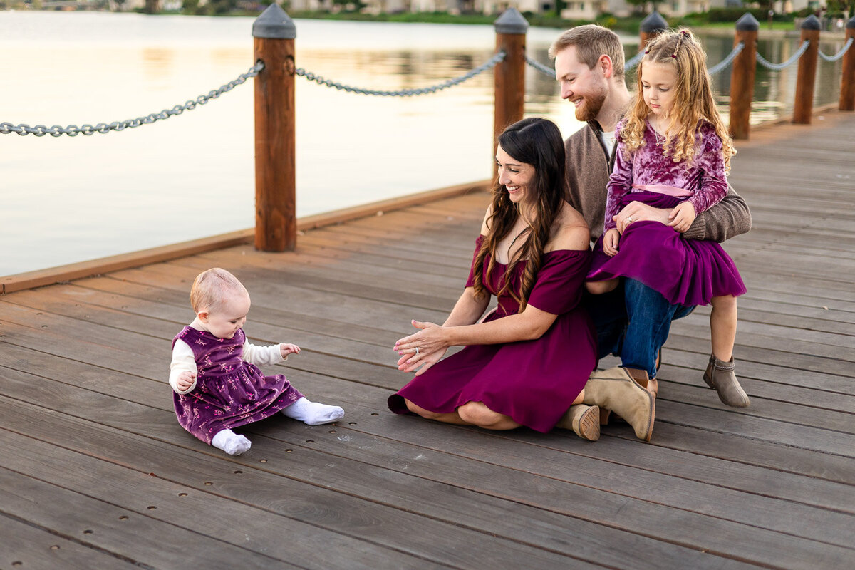 Parents and children playing on the dock near the water in San Francisco Bay – Bay Area Family Portfolio – Ellobelle Photography