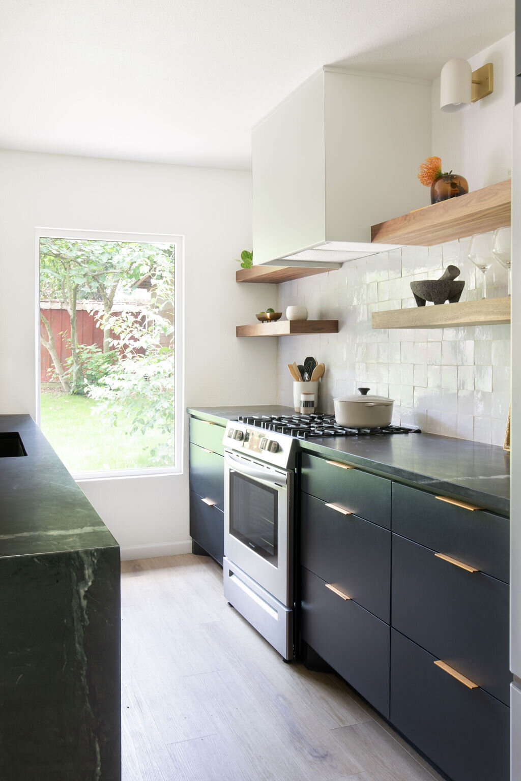 hello-home-austin-black-scandinavian-kitchen-waterfall-peninsula-zelliege-backsplash-black-cabinets-11