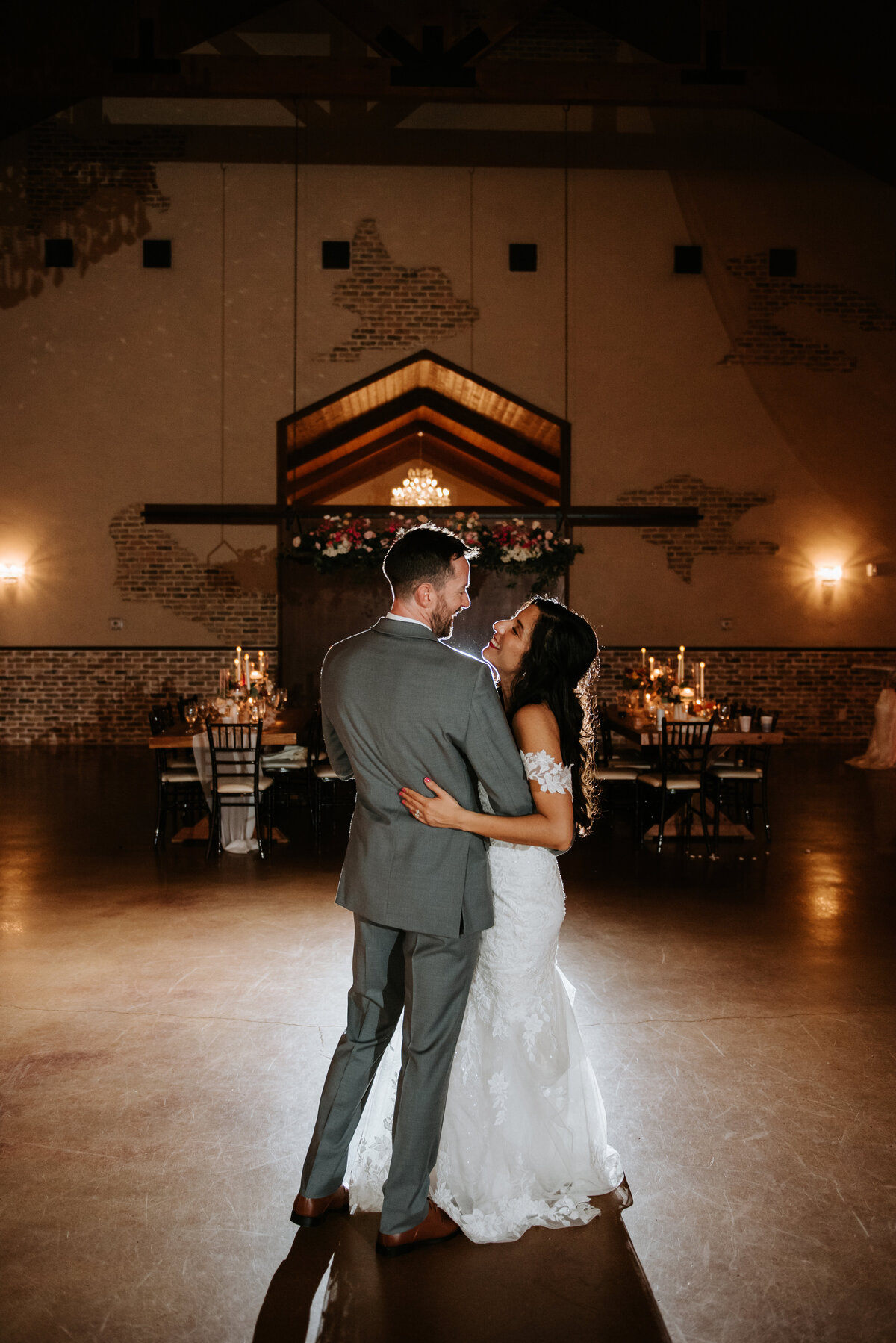 LA_Gruene_Chandlier_Wedding-1044