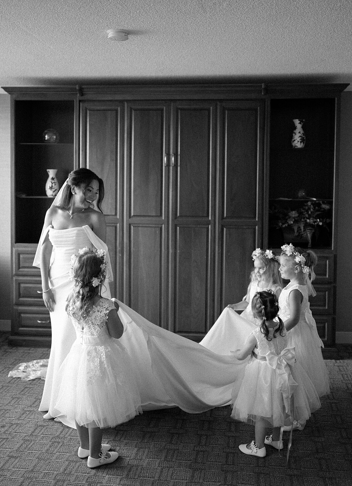 wedding photos chicago of bride with her girls, by Allison Francois Photography