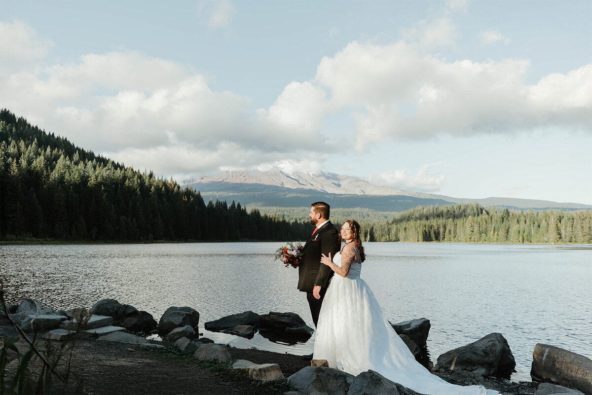 Oregon Elopement Photographer