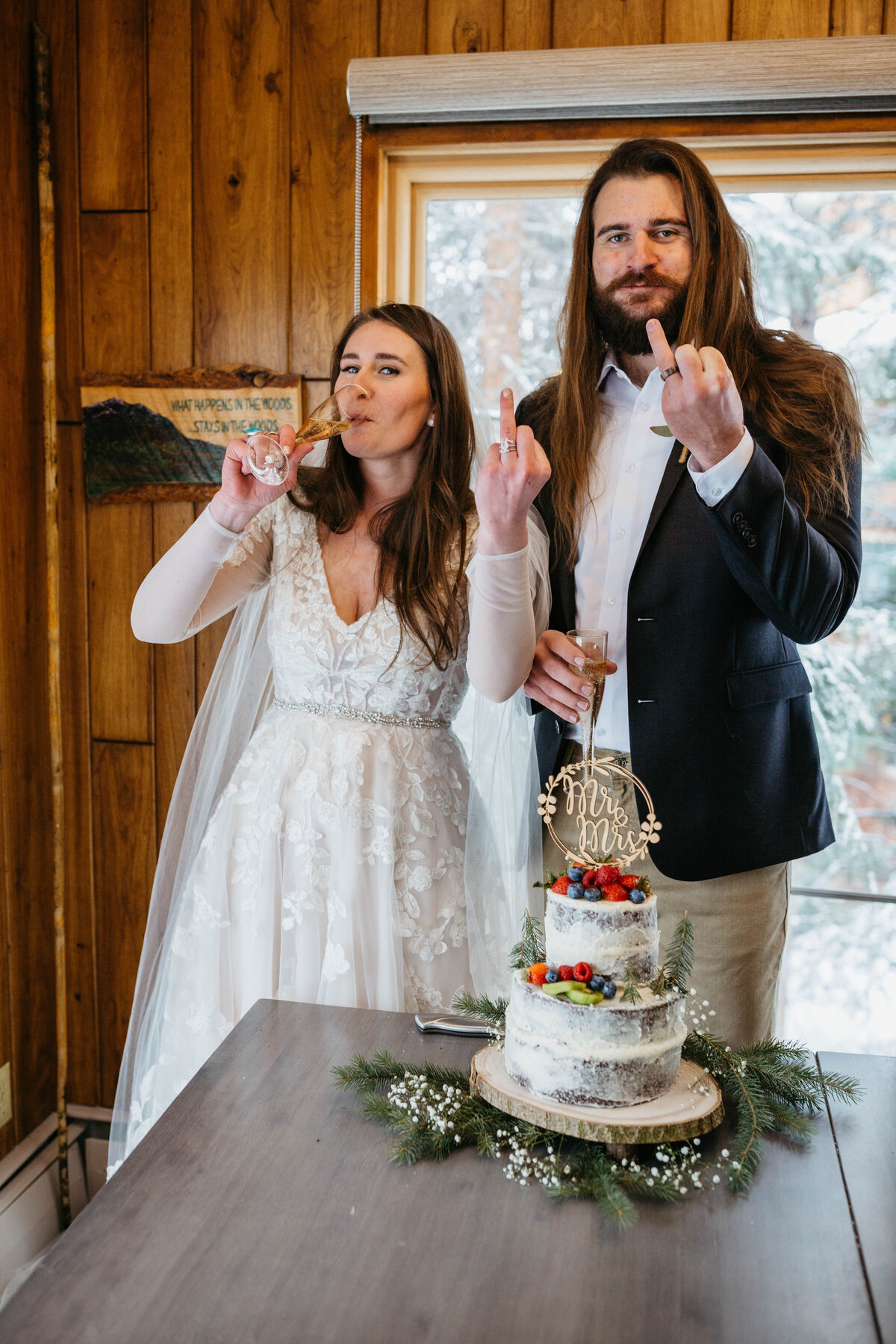 bride-and-groom-eating-wedding-cake