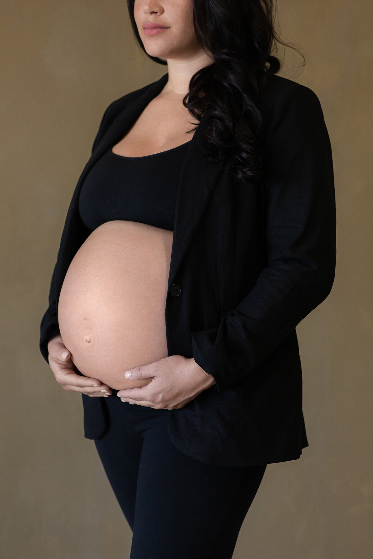 fine-art-in-studio-maternity-portraits-13