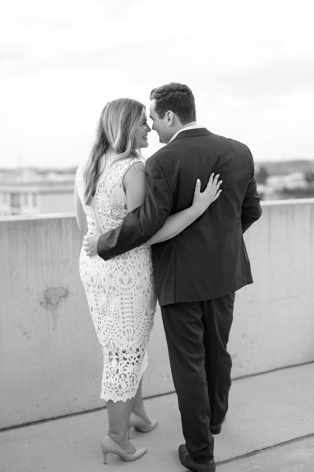 Paige and Tommy Engagement Sesison - Downtown Knoxville Tennessee - East Tennessee Wedding Photographer - Alaina René Photohgraphy-149-2