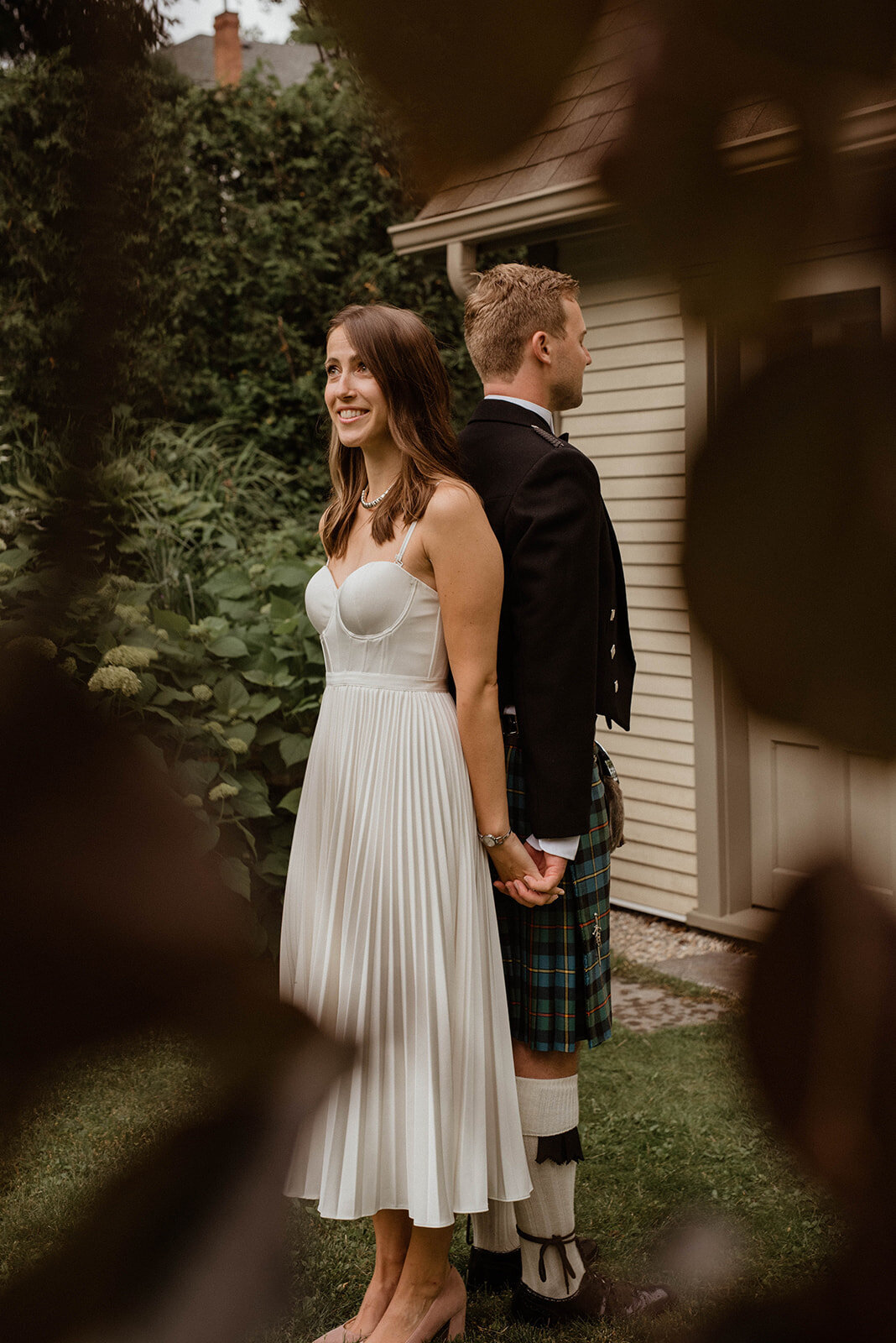 c-guelph-backyard-wedding-elopement-urban-first-look-15