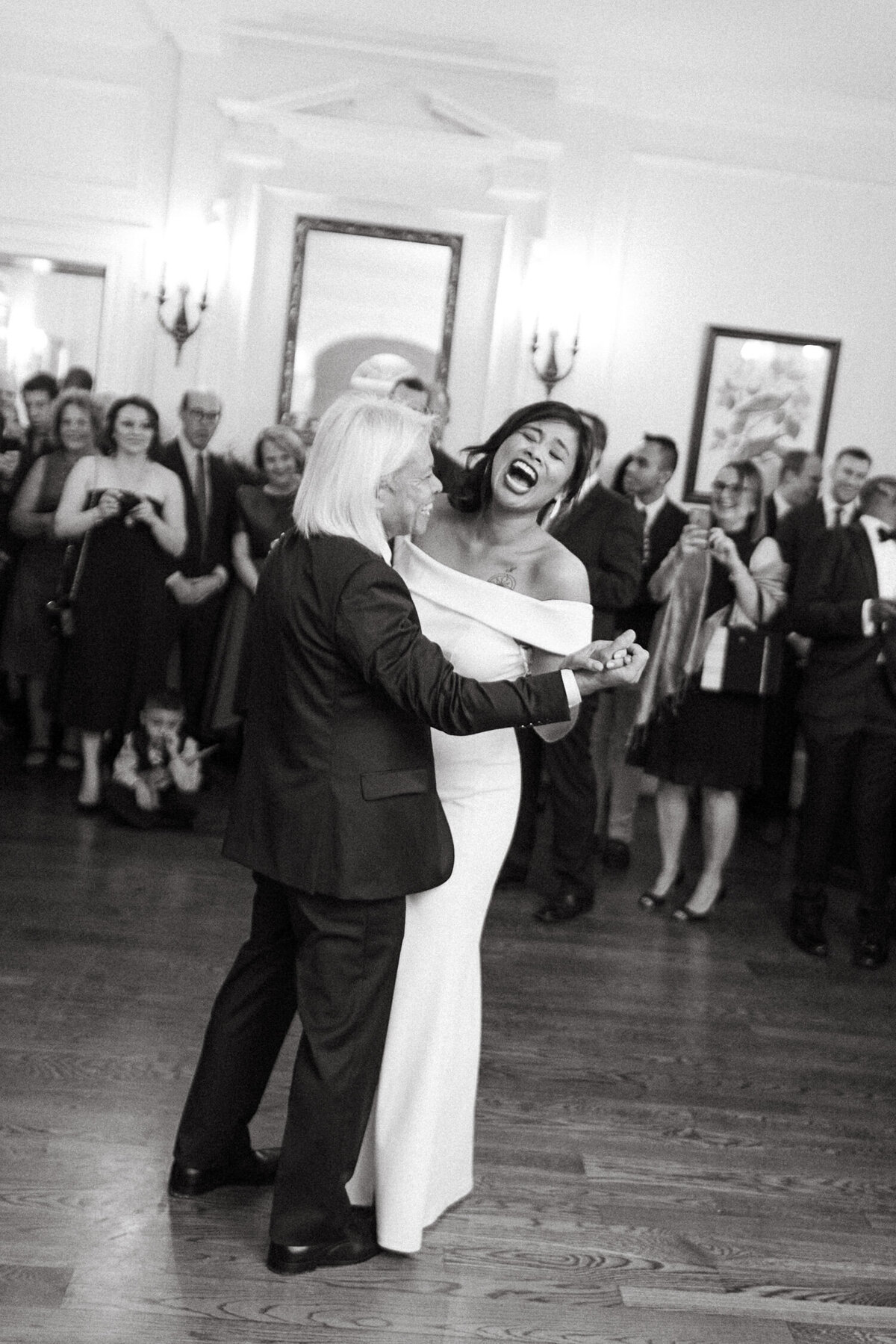 Emotive-Joyful-Candid-Woodend-Mansion-Arboretum