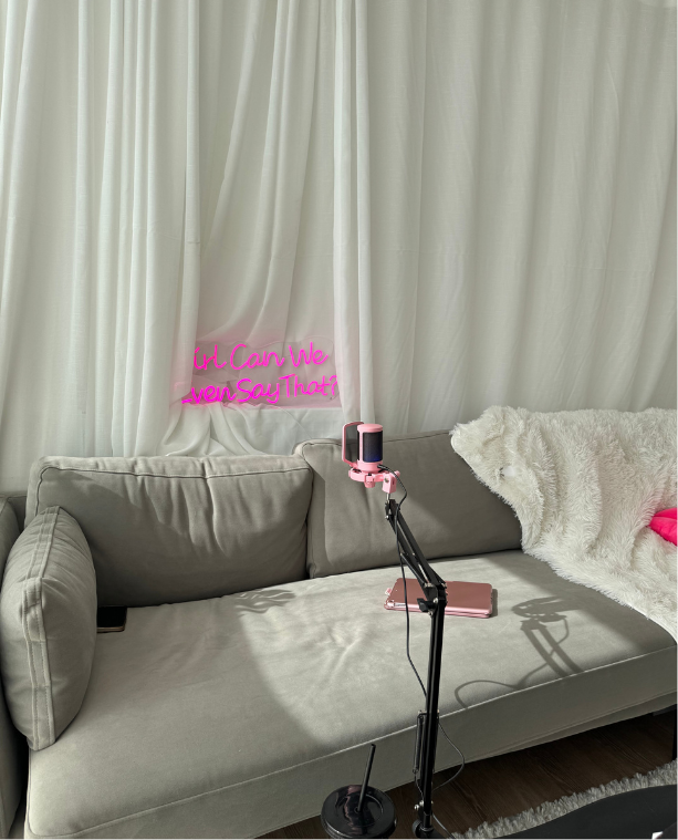 Image shows a hand  in a clinical black glove holding a dermaplaning scalpel against a white wall