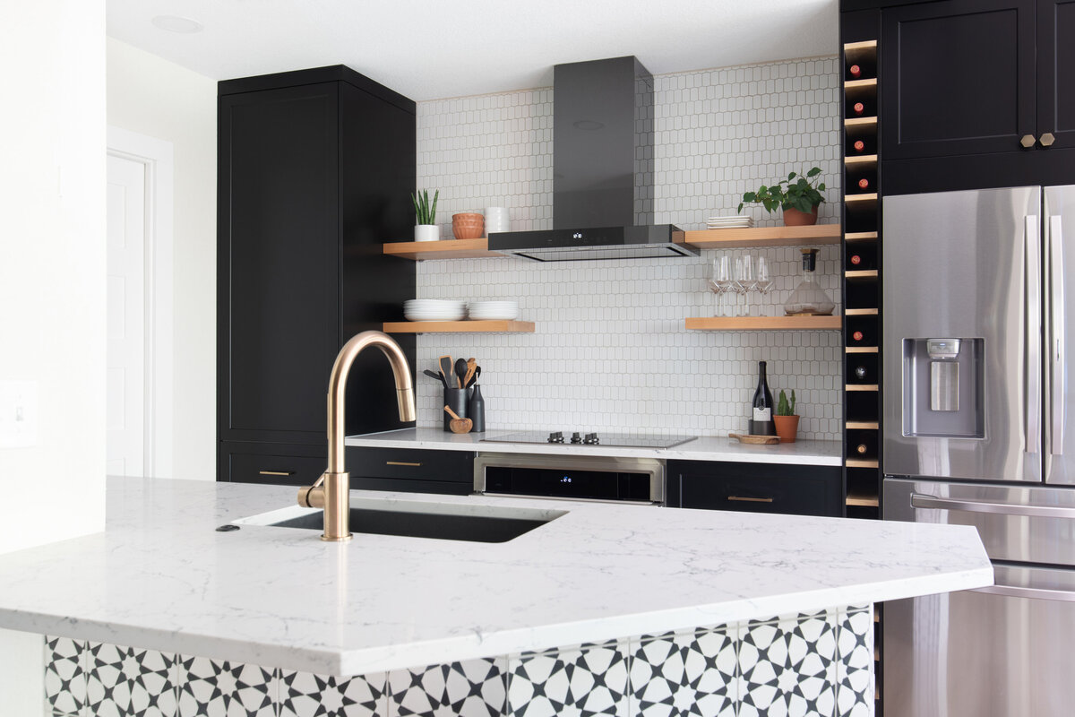 hello-home-austin-modern-black-and-white-kichen-remodel-wine-storage-open-shelves-black-cabinets-peninsula-with-post-22