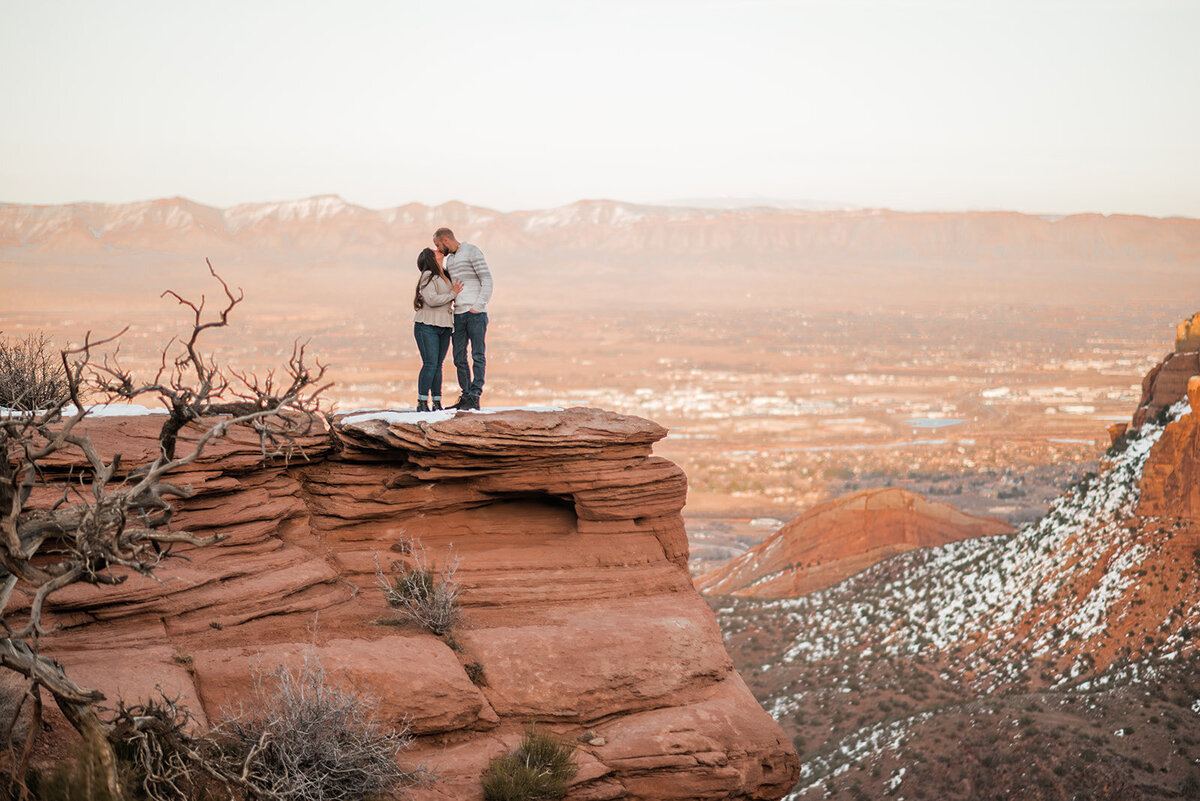 grand-junction-engagement-photos-monument_0305