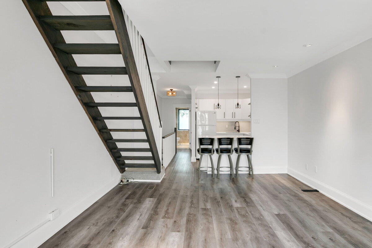 13-web-or-mls-8_005_Living Room