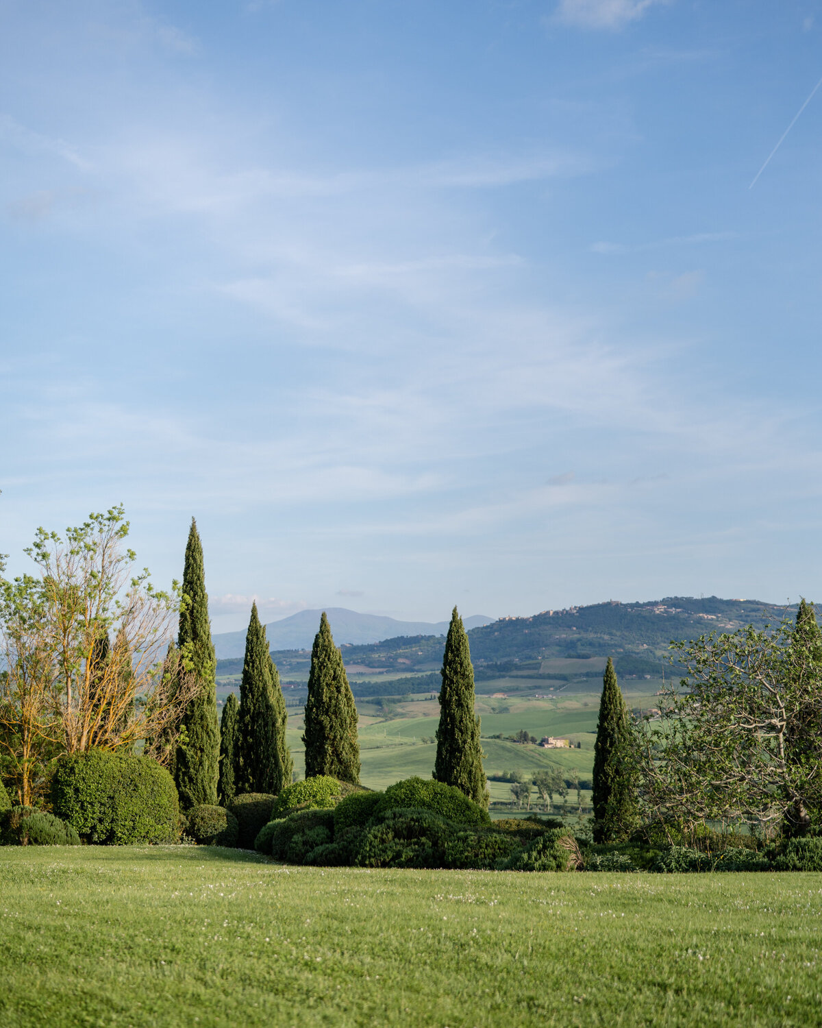 01-rebecca-yale-tuscany-floral-wedding-borgo-finocchieto