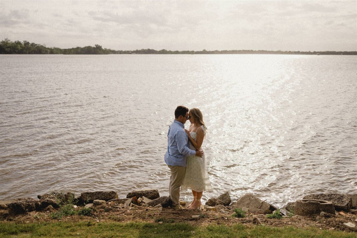 couple-by-lake-rip-van-winkle