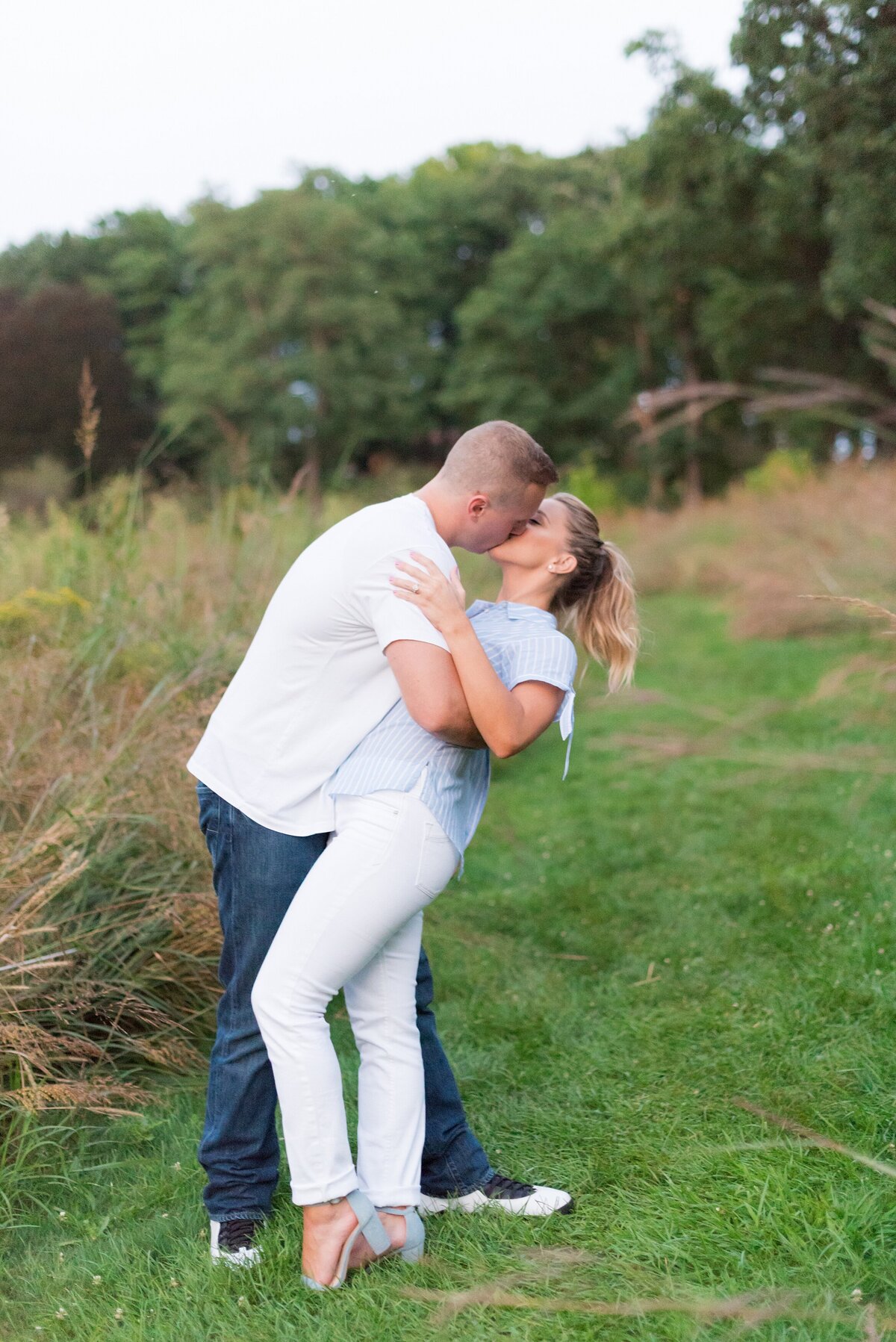 25_dip-kiss-in-schenley-park-pittsburgh-engagement-session_1202