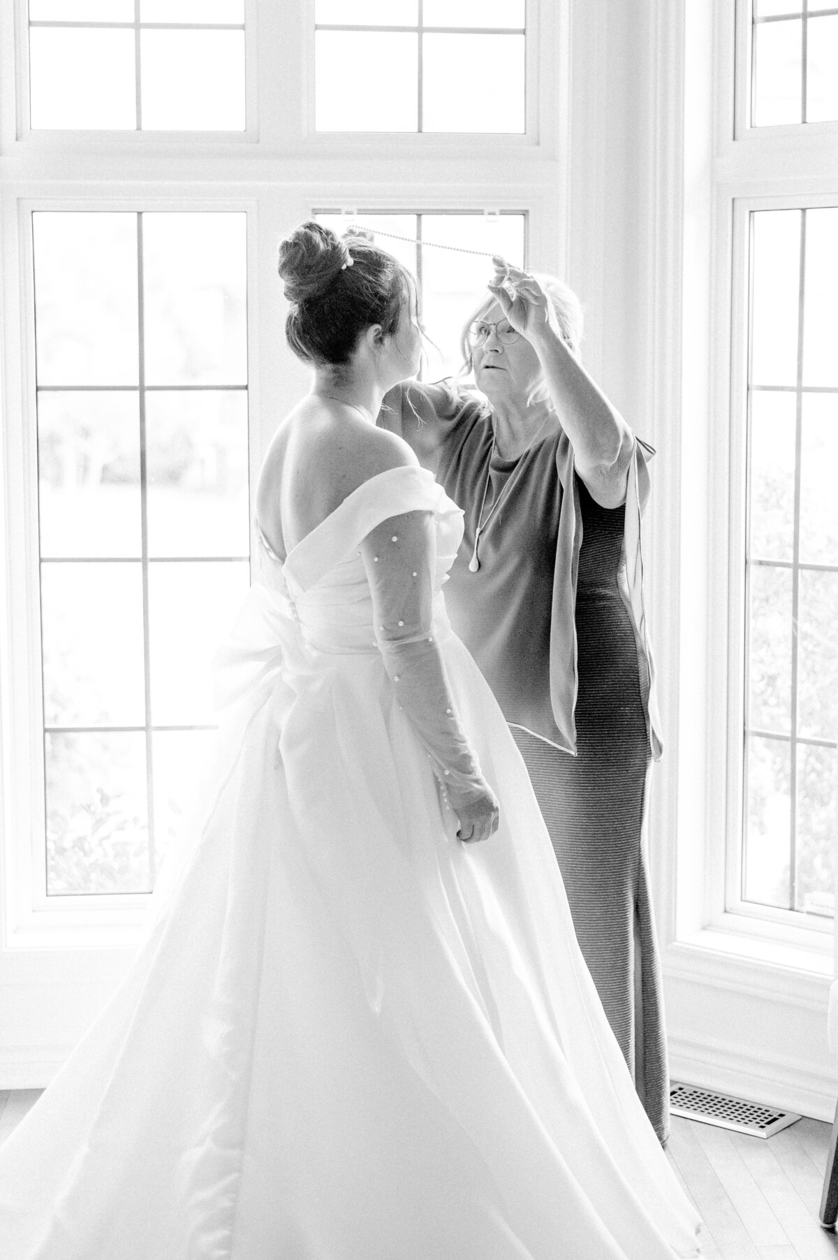 0337 Pascale and Nicolas NAC OBorn Room Wedding Downtown_Ottawa_Photography by Emma