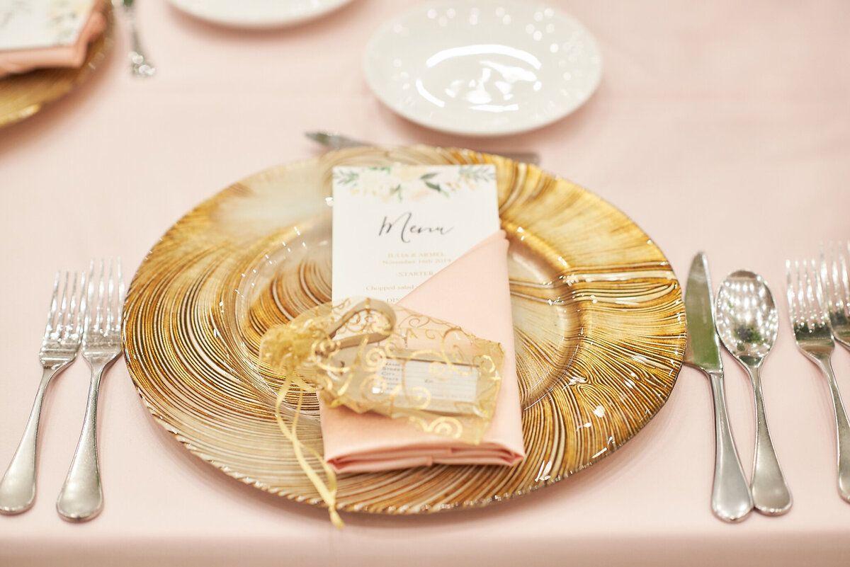 Beautiful-Wedding-Table-Setting-BelissimaEvents