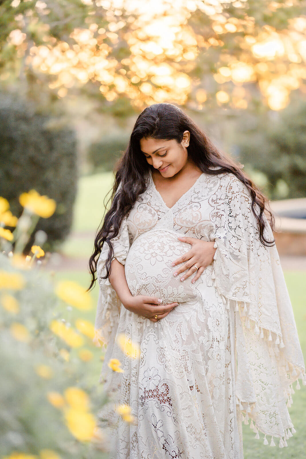 Celebrate impending motherhood with stunning maternity photos amidst Brisbane Roma street parklands