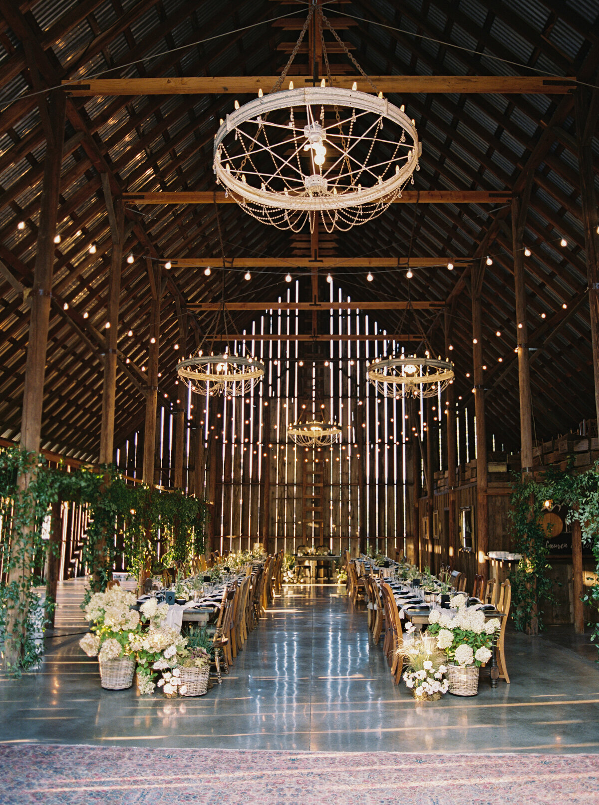 tin-roof-barn-wedding-best-washington-photographers-the-tenneys-26